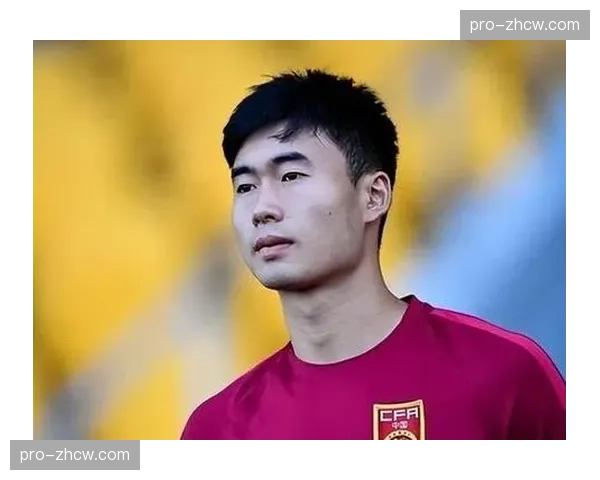 特写：专访武汉三镇老将邓涵文，“想在球队踢到退役”。