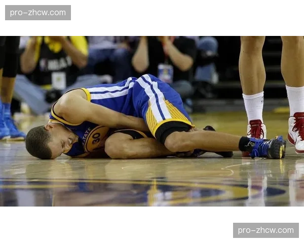 明星前锋斯图尔特因脚踝扭伤预计缺席两周,球队阵容面临调整 明星前锋斯图尔特因脚踝扭伤预计缺席两周,球队阵容面临调整